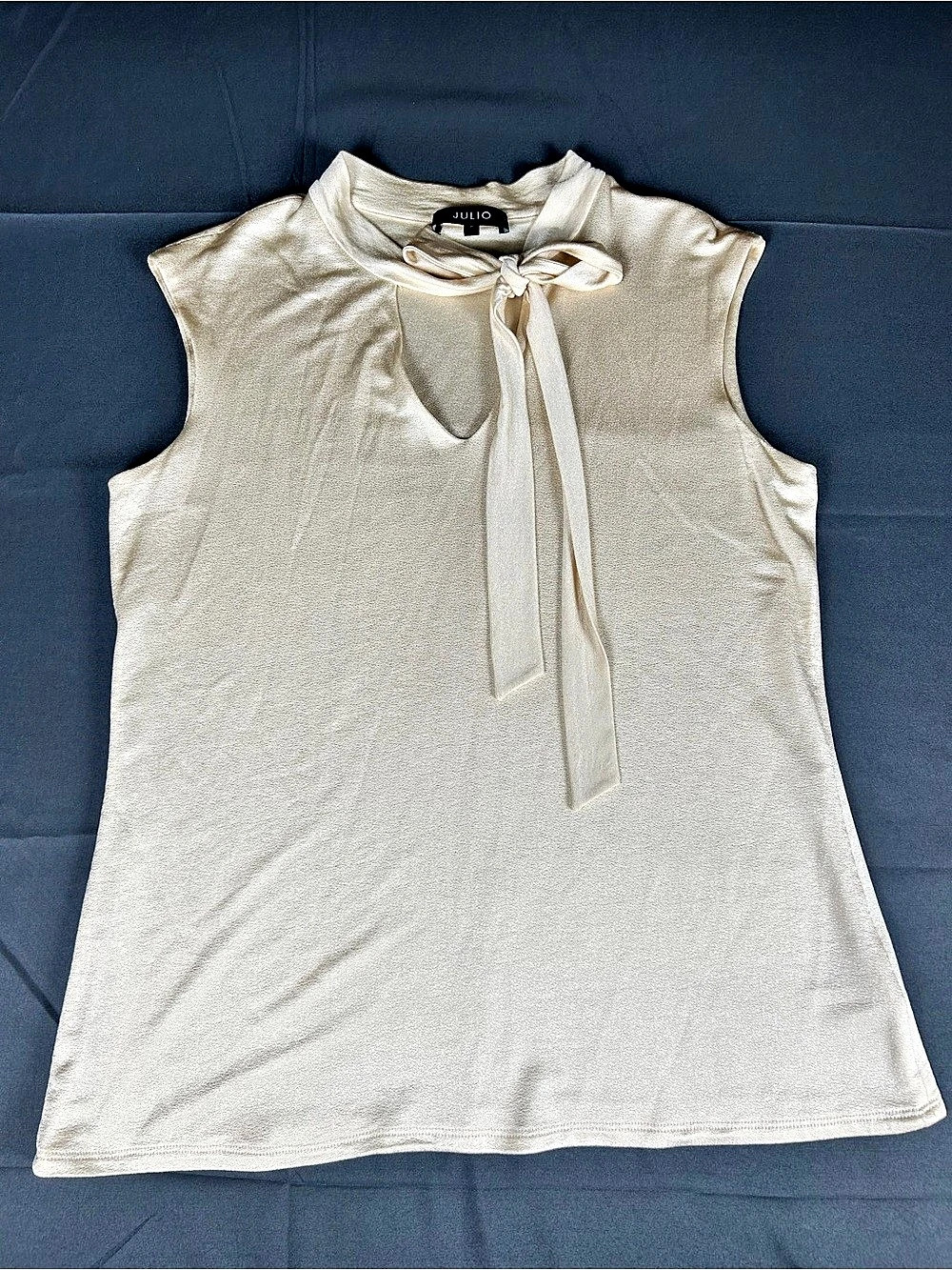 Julio Bow Neck Sleeveless Blouse in Cream Size 8 Like New